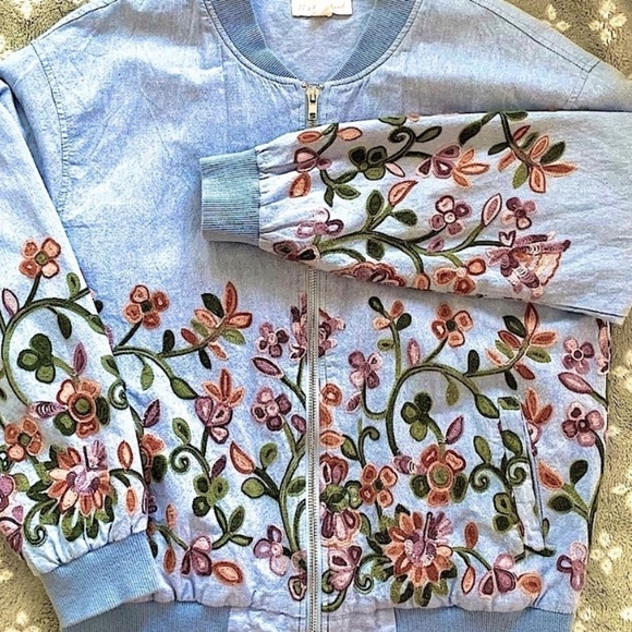 Floral Embroidered Bomber Jacket Size Small - Picture 5 of 11